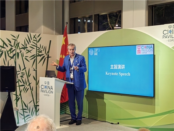 意大利都靈理工大學終身教授岡特·鮑利發(fā)言。COP28中國角供圖
