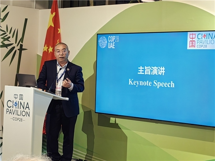 晶澳太陽能科技股份有限公司高級副總裁孫廣彬發(fā)言。COP28中國角供圖