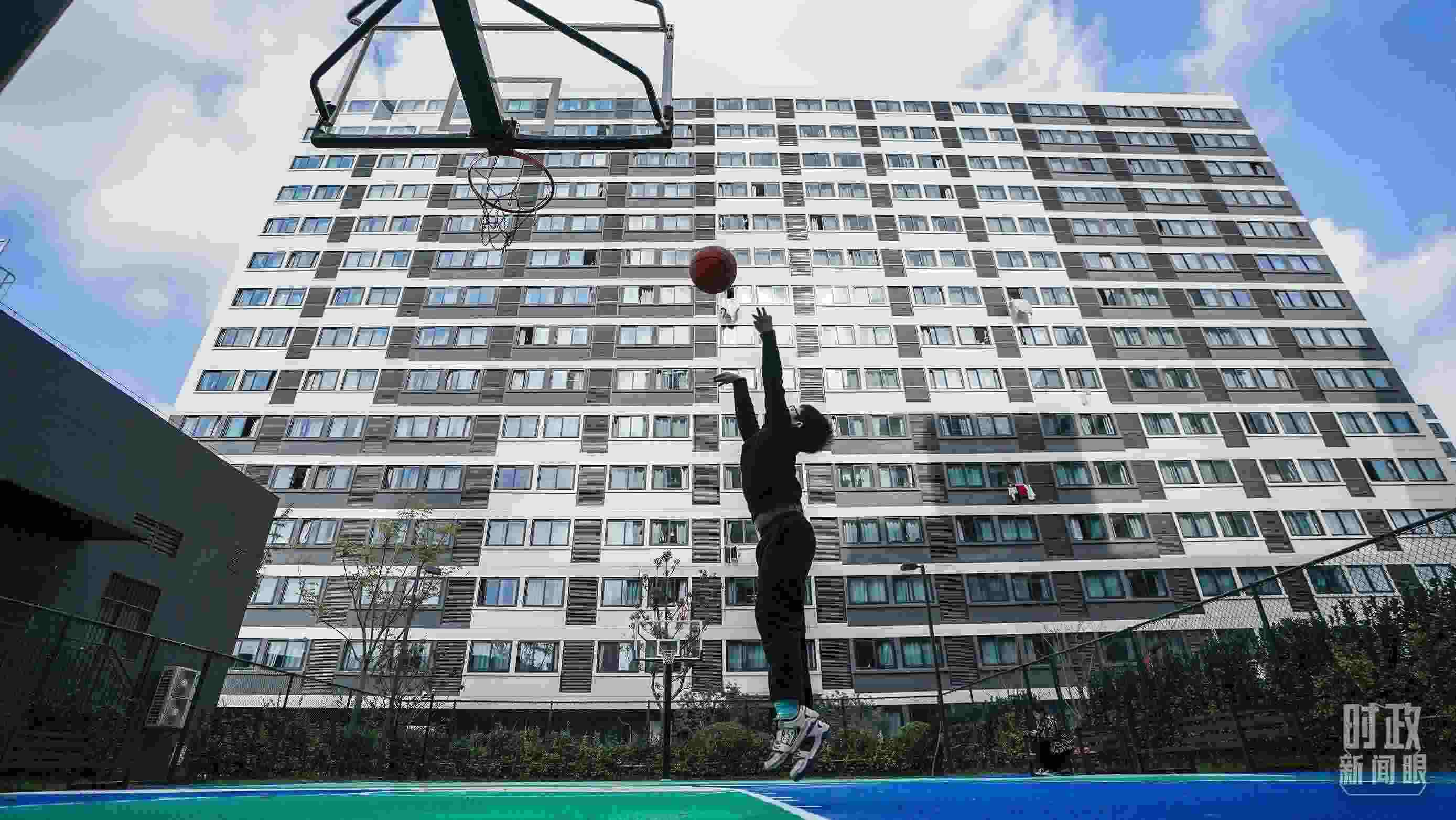 △上海市閔行區(qū)新時(shí)代城市建設(shè)者管理者之家。（總臺(tái)國(guó)廣記者李晉拍攝）