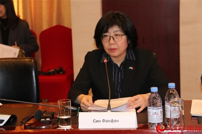 中國駐哈薩克斯坦大使館公使銜參贊邢芳芳致辭。人民網(wǎng)記者 李強攝