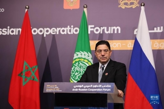 12月20日，在摩洛哥南部城市馬拉喀什舉行的第六屆阿拉伯-俄羅斯合作論壇主議程結(jié)束后，摩洛哥外交大臣布里達在記者會上講話。新華社記者霍晶攝