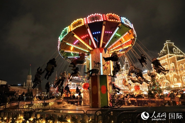 位于莫斯科紅場中央的“古姆”新年集市。人民網記者 隋鑫攝