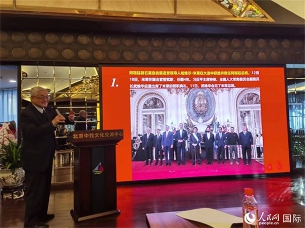 中國(guó)社會(huì)科學(xué)院榮譽(yù)學(xué)部委員、研究員徐世澄就評(píng)選結(jié)果進(jìn)行點(diǎn)評(píng)。人民網(wǎng)記者 魯揚(yáng)攝