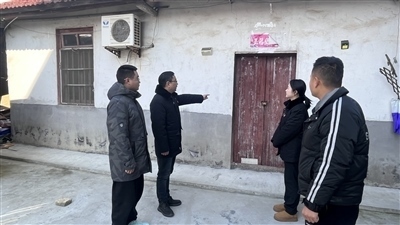  圖②：法官勘察訟爭房產(chǎn)。