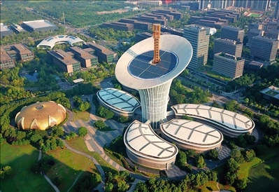 位于武漢光谷未來(lái)科技城的武漢新能源研究院大樓（2022年7月9日攝）。程敏攝/本刊