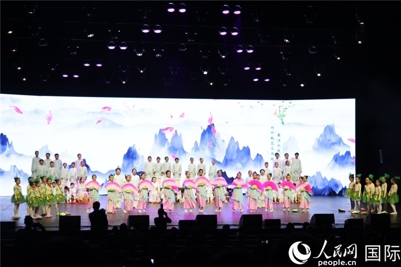 《四季詩韻》童聲詩朗誦表演。人民網(wǎng)記者 任皓宇攝