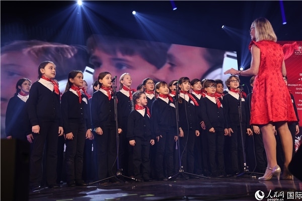 法國寶麗聲童聲合唱團演唱《假如我去中國》。人民網(wǎng)記者 尚凱元攝