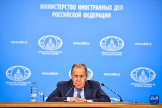 1月18日，在俄羅斯首都莫斯科，俄羅斯外長(zhǎng)拉夫羅夫回答記者提問。新華社發(fā)（亞歷山大攝）