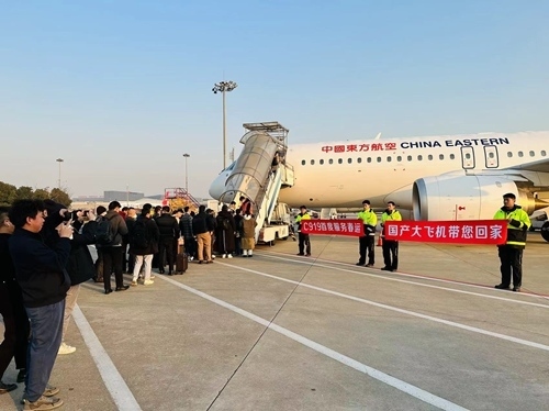 2024春運(yùn)第一天，東航4架C919大飛機(jī)全部投入商業(yè)運(yùn)營(yíng)。東航供圖