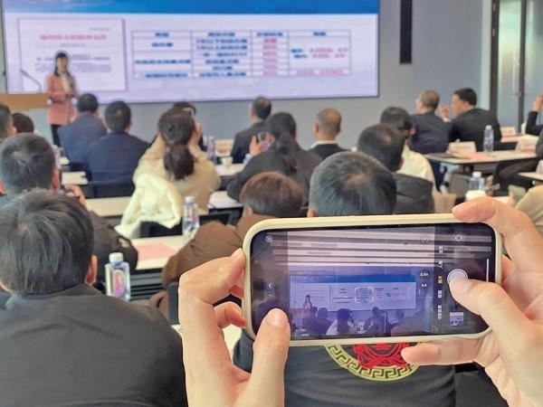 1月2日，“百團千企出海拓市場增訂單”行動啟動。蔣文廣 攝