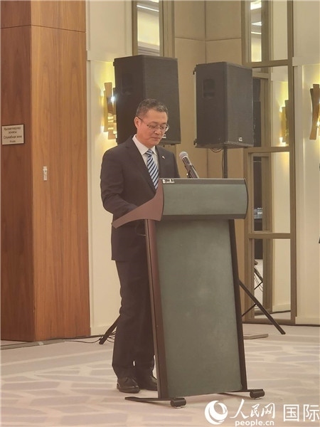 中國(guó)駐哈大使館公使銜參贊蘇予致辭。人民網(wǎng)記者 李強(qiáng)攝