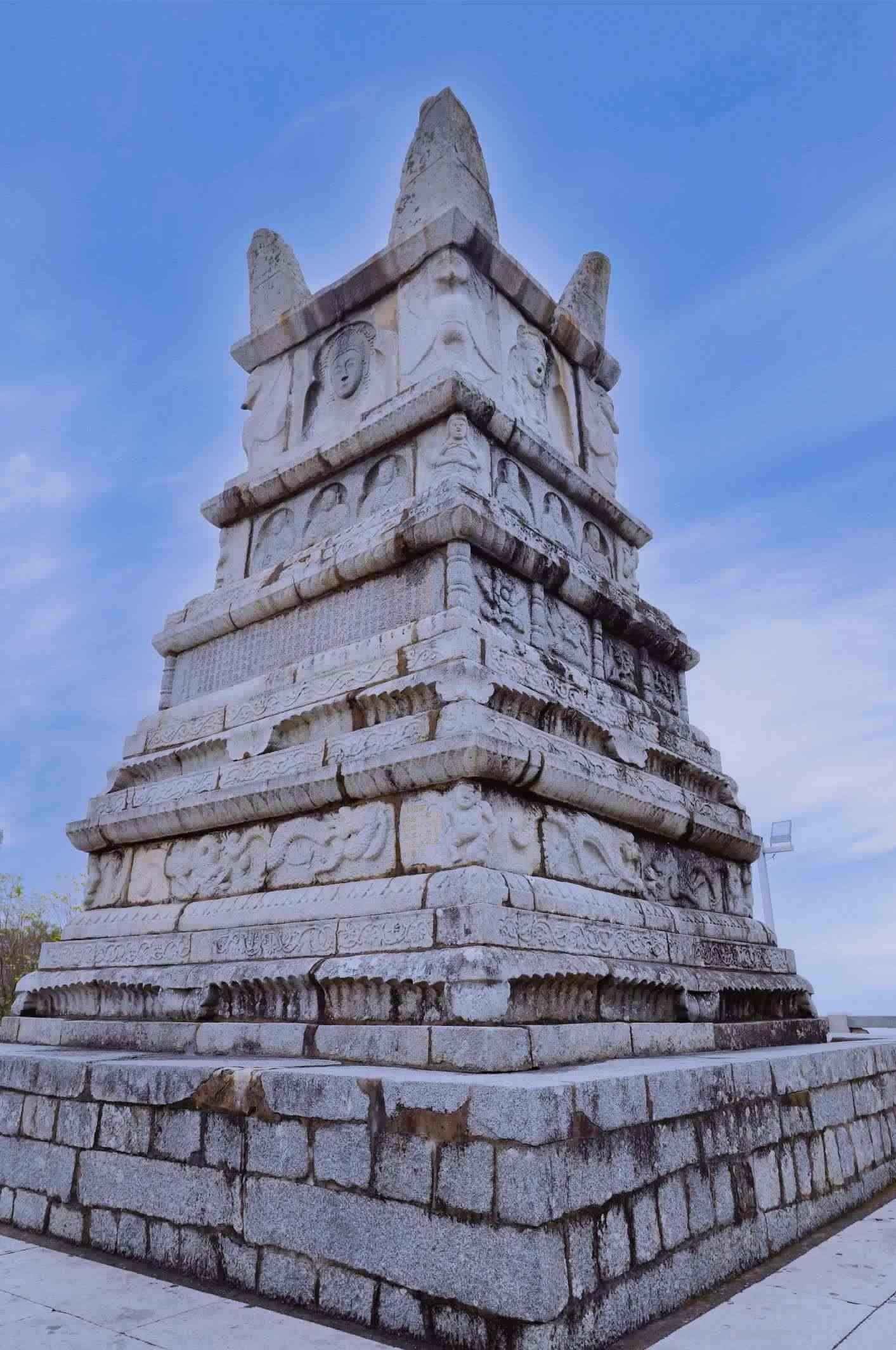 萬(wàn)壽塔。 陳芝 攝