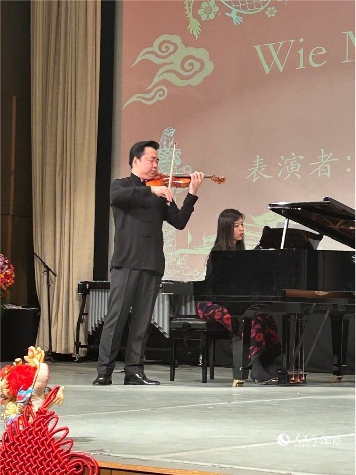 小提琴獨(dú)奏《Wie Melodien zieht es mir》《新春樂(lè)》，表演者：寧峰、韓卉菁（鋼琴伴奏）