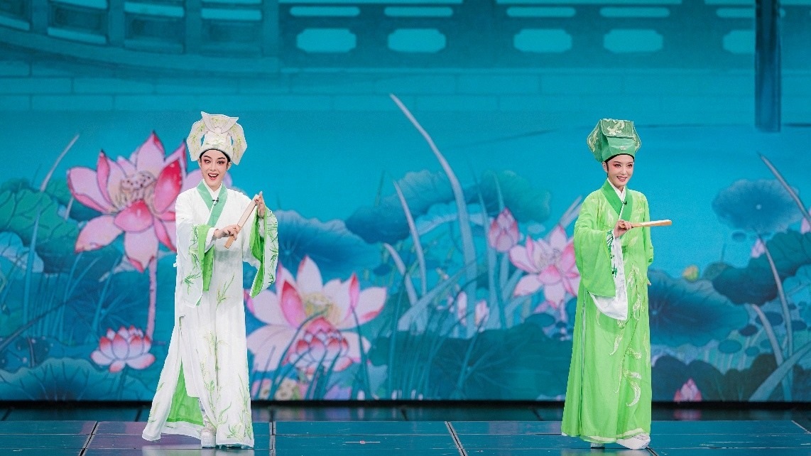 青年越劇演員陳麗君、李云霄彩排現(xiàn)場。主辦方供圖