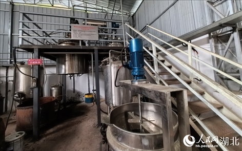 壩漆工業(yè)化量產(chǎn)設備。人民網(wǎng)記者 周雯攝