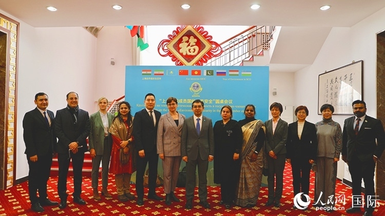 2月26日，“上海合作組織成員國(guó)生態(tài)安全”圓桌會(huì)議在北京舉行。 人民網(wǎng) 阿爾達(dá)克攝