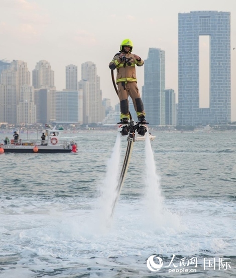 水上消防員。人民網(wǎng) 塔里克·易卜拉欣攝