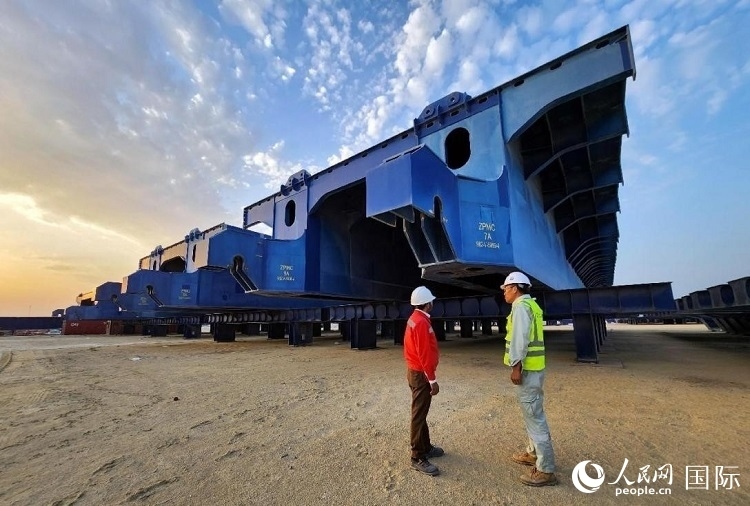 全球最大升船機(jī)平臺(tái)。人民網(wǎng)記者管克江攝