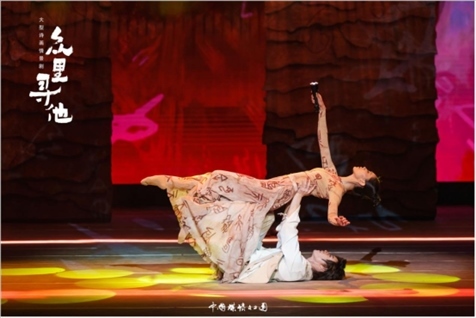 《眾里尋他》劇照。中國煤礦文工團供圖