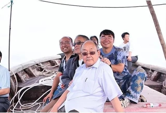 楊士莪院士參加海試。哈爾濱工程大學(xué)供圖