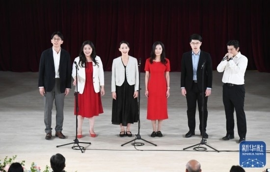 3月21日，國家開發(fā)銀行阿卡貝拉合唱團在音樂會上演出。新華社記者 任超 攝