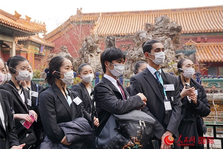 松山芭蕾舞團(tuán)青年代表團(tuán)在故宮參觀。人民網(wǎng)記者 張麗婭攝