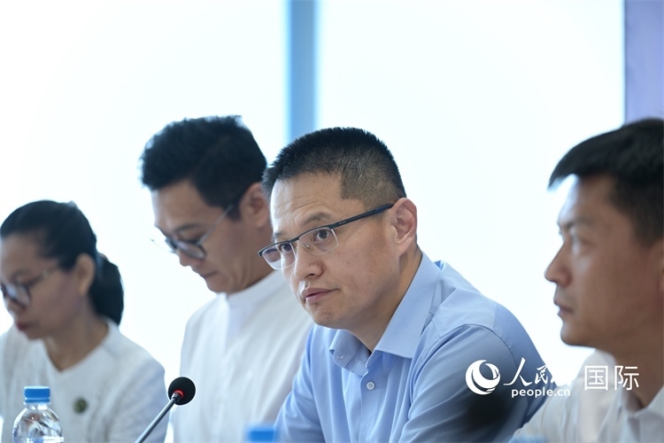 緬甸中國企業(yè)商會會長、工商銀行仰光分行行長劉銘介紹有關(guān)情況-人民網(wǎng)記者謝佳君攝