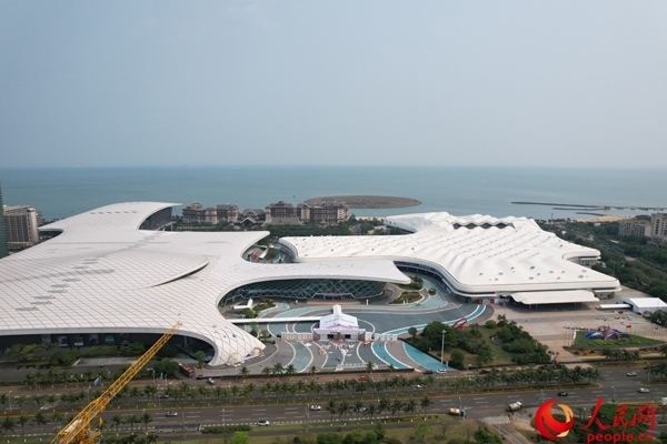 航拍第四屆消博會(huì)主會(huì)場(chǎng)。人民網(wǎng)記者 孟凡盛攝