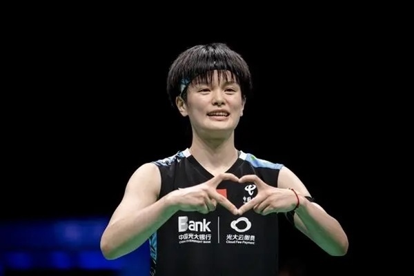 4月14日，王祉怡在奪冠后慶祝。新華社記者 江漢攝