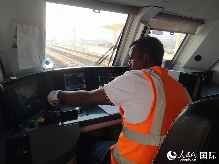火車(chē)司機(jī)索博卡。人民網(wǎng)記者 黃培昭攝