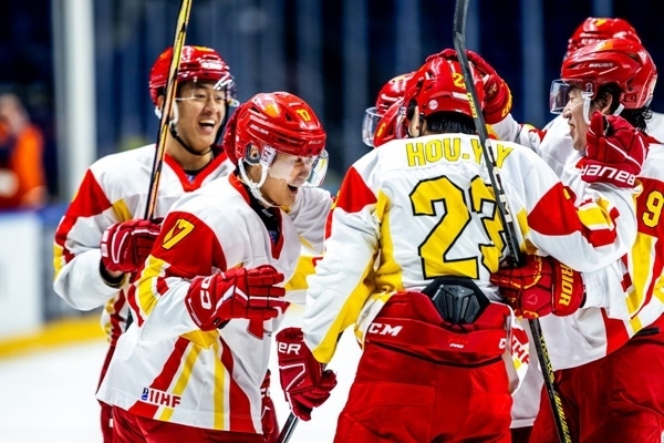中國隊球員慶祝進球。圖片來源：國際冰聯(lián)