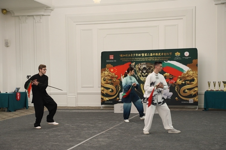 武術(shù)愛(ài)好者現(xiàn)場(chǎng)表演。索非亞中國(guó)文化中心供圖