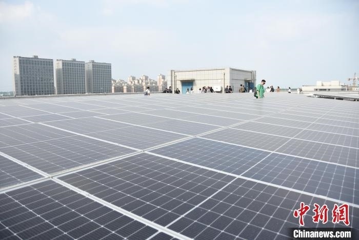 圖為中原人工智能計(jì)算中心的光伏項(xiàng)目。王宇攝