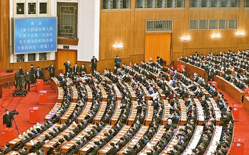 2023年3月10日，十四屆全國人大一次會議在北京人民大會堂舉行第三次全體會議，表決通過了關(guān)于國務(wù)院機構(gòu)改革方案的決定。圖為會議現(xiàn)場。 新華社記者 岳月偉/攝
