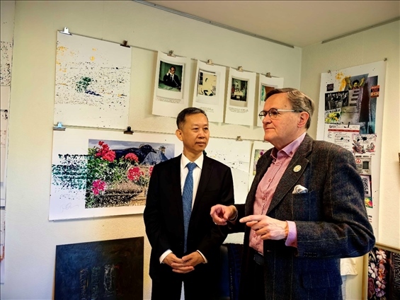 中國(guó)駐瑞典大使崔愛民和瑞典跨國(guó)和平與未來(lái)研究基金會(huì)主席約貝里。 中國(guó)駐瑞典大使館供圖