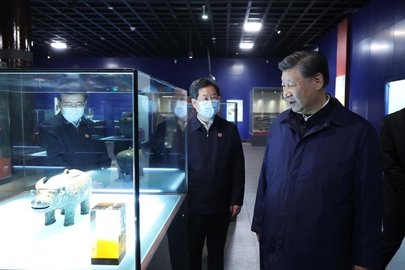 △2022年10月28日，習(xí)近平總書(shū)記在河南安陽(yáng)市殷墟博物館考察。