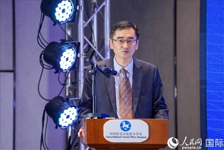 曼谷中國(guó)文化中心兼中國(guó)駐曼谷旅游辦事處主任闕小華發(fā)表演講。（普拉維攝）