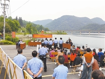 庭審現(xiàn)場。