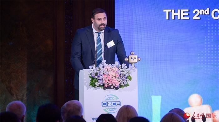 英國48家集團(tuán)俱樂部主席杰克·佩里致辭。人民網(wǎng) 郭錦標(biāo)攝