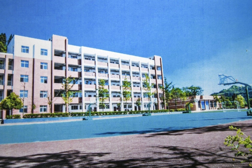 建成之初的之江小學(xué)教學(xué)樓（資料照片翻拍）。