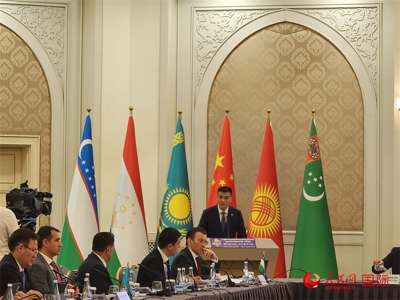 中國駐烏茲別克斯坦大使于駿致辭。人民網(wǎng)記者 李強(qiáng)攝