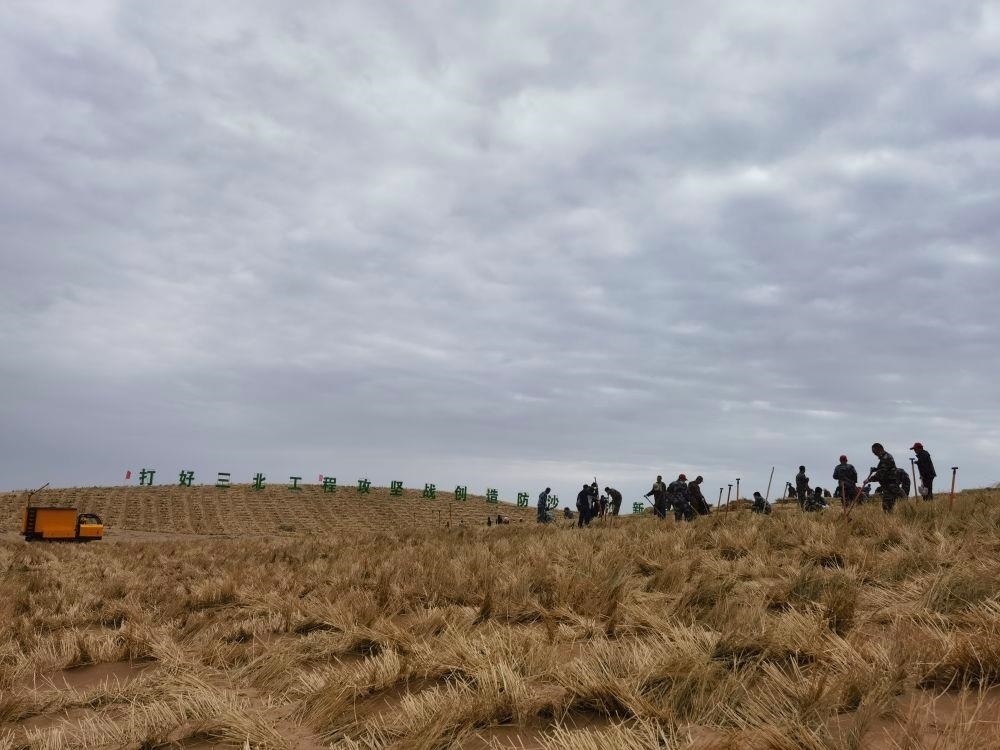 △2023年9月23日，河西走廊—塔克拉瑪干沙漠邊緣阻擊戰(zhàn)在甘肅武威市民勤縣正式啟動(dòng)。