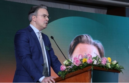 沙特電信Center 3首席戰(zhàn)略官拉斐爾·朱安致辭。中國聯通沙特公司供圖