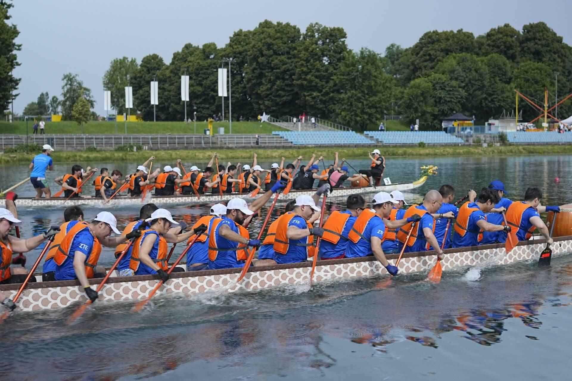 爭渡、爭渡，選手們你爭我奪，奮勇爭先。主辦方供圖