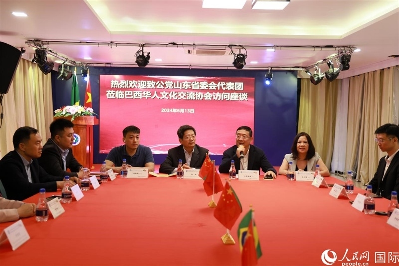 巴西華人文化交流協(xié)會(huì)主席上官劍鋒在座談會(huì)上致辭。人民網(wǎng)記者 宋亦然攝