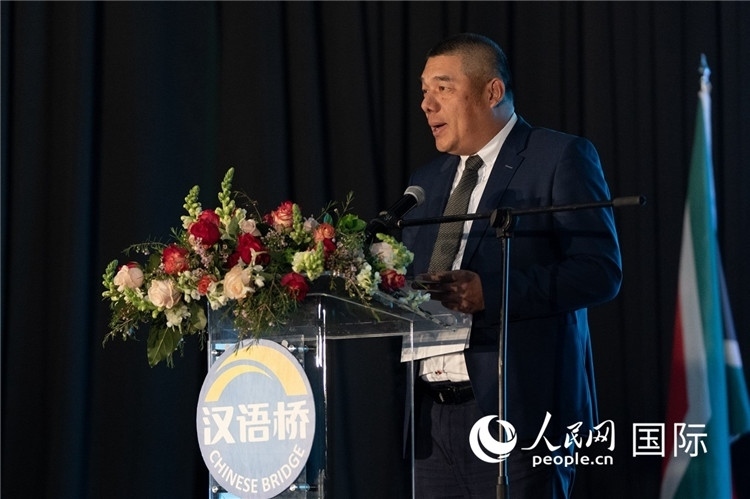 南中經(jīng)貿(mào)協(xié)會(huì)秘書(shū)長(zhǎng)韋冬澤做主旨發(fā)言。人民日?qǐng)?bào)非洲中心分社 希拉茲·莫林?jǐn)z