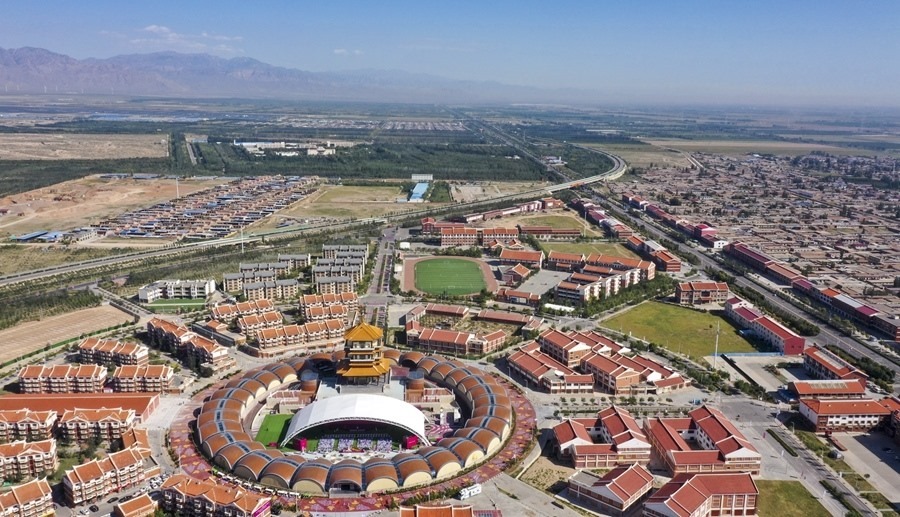 這是2022年9月7日拍攝的寧夏銀川市閩寧鎮(zhèn)（無(wú)人機(jī)照片）。新華社記者 馮開(kāi)華 攝