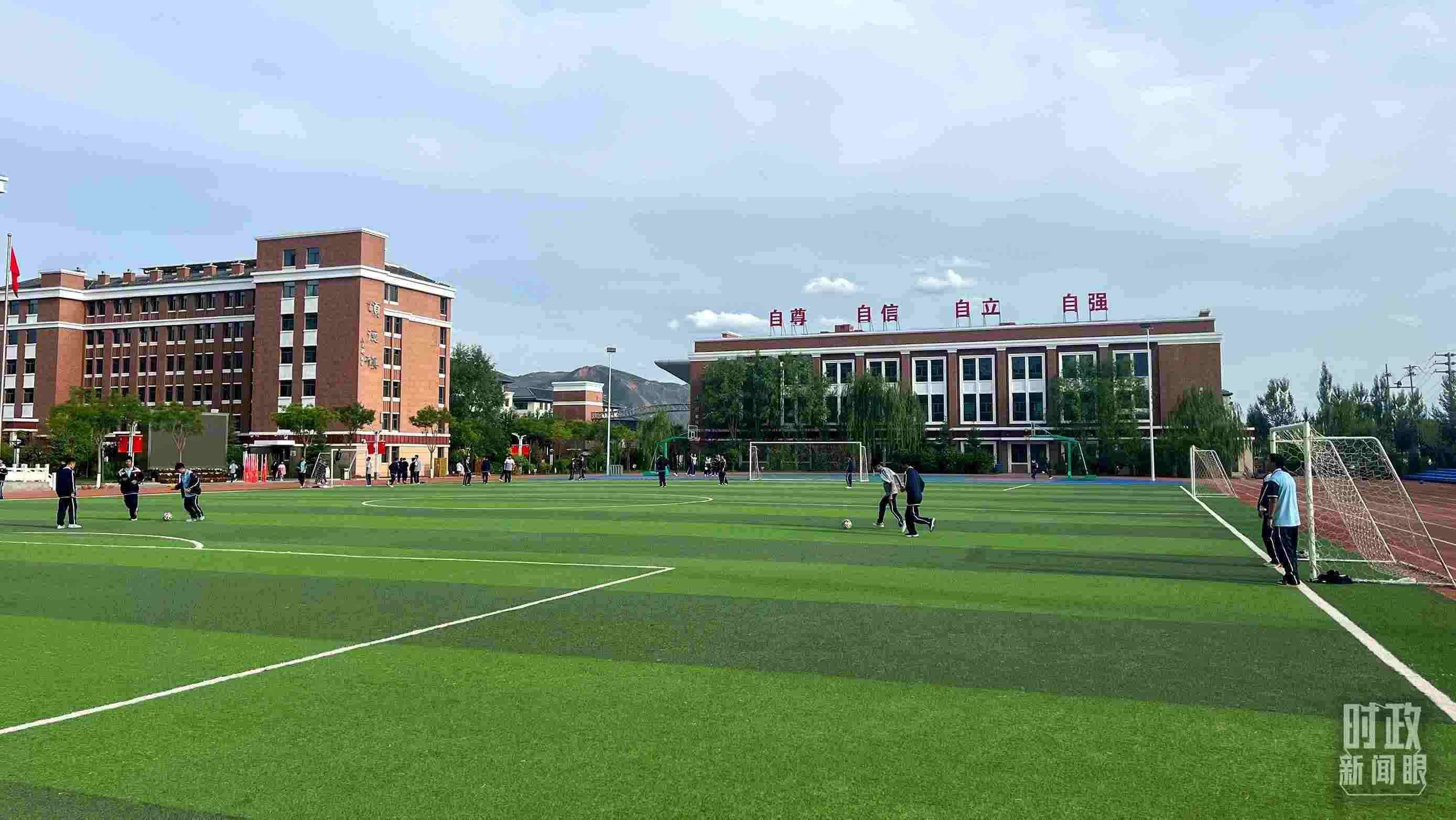 △果洛西寧民族中學。（總臺央視記者楊波、楊新禹拍攝）