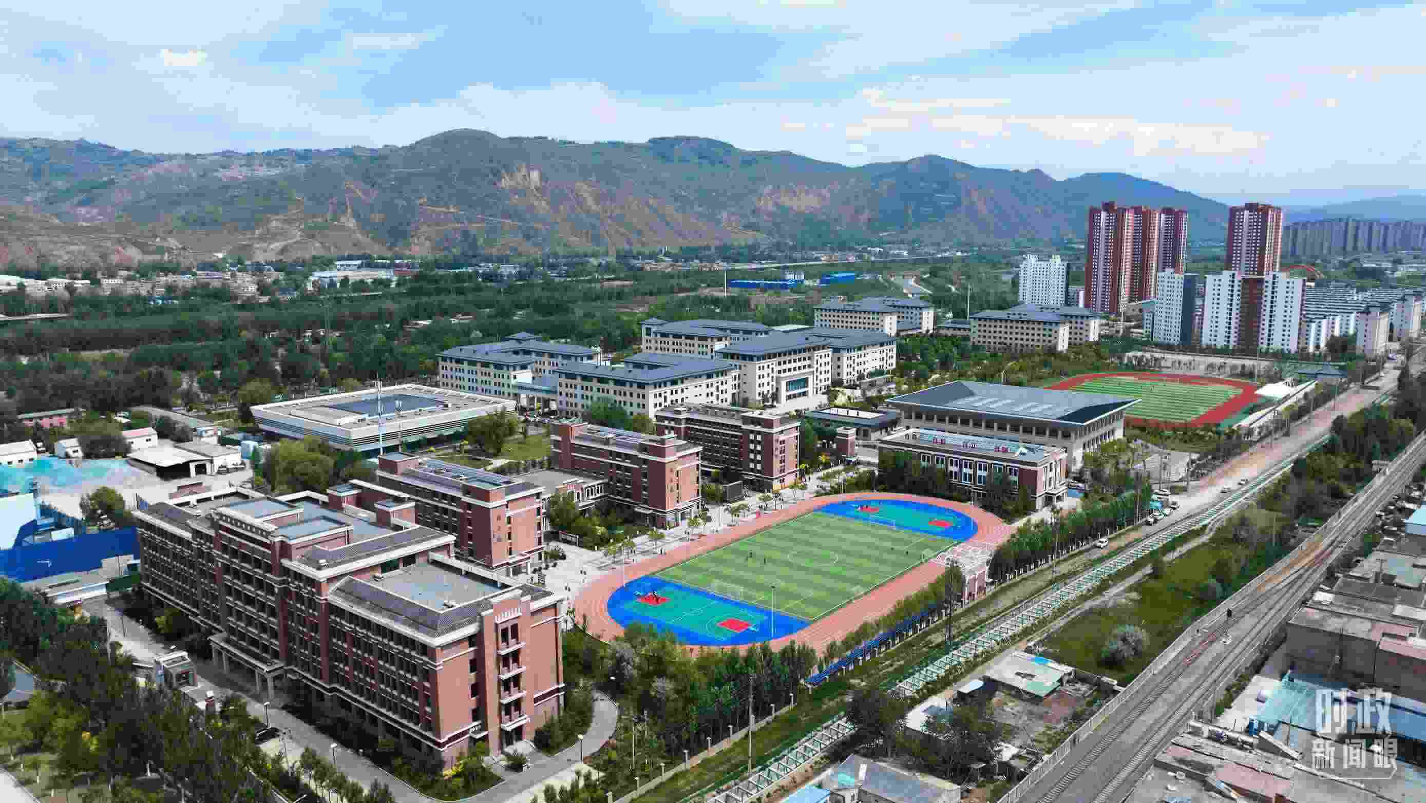 △果洛西寧民族中學。（總臺記者閆懋鵬拍攝）