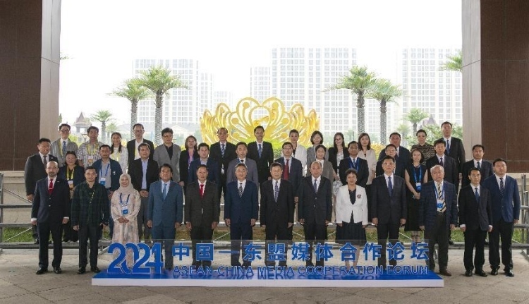 與會(huì)嘉賓合影。中國(guó)外文局供圖